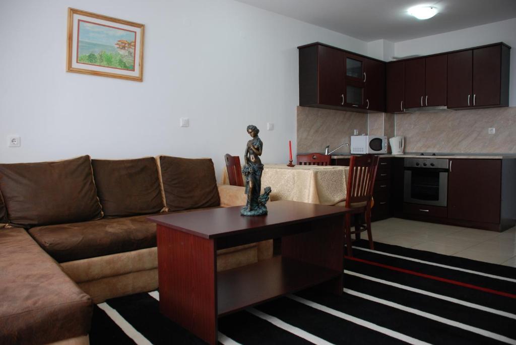 Elegant Lux Hotel 4*