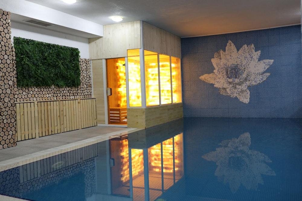 Elegant Lux Hotel