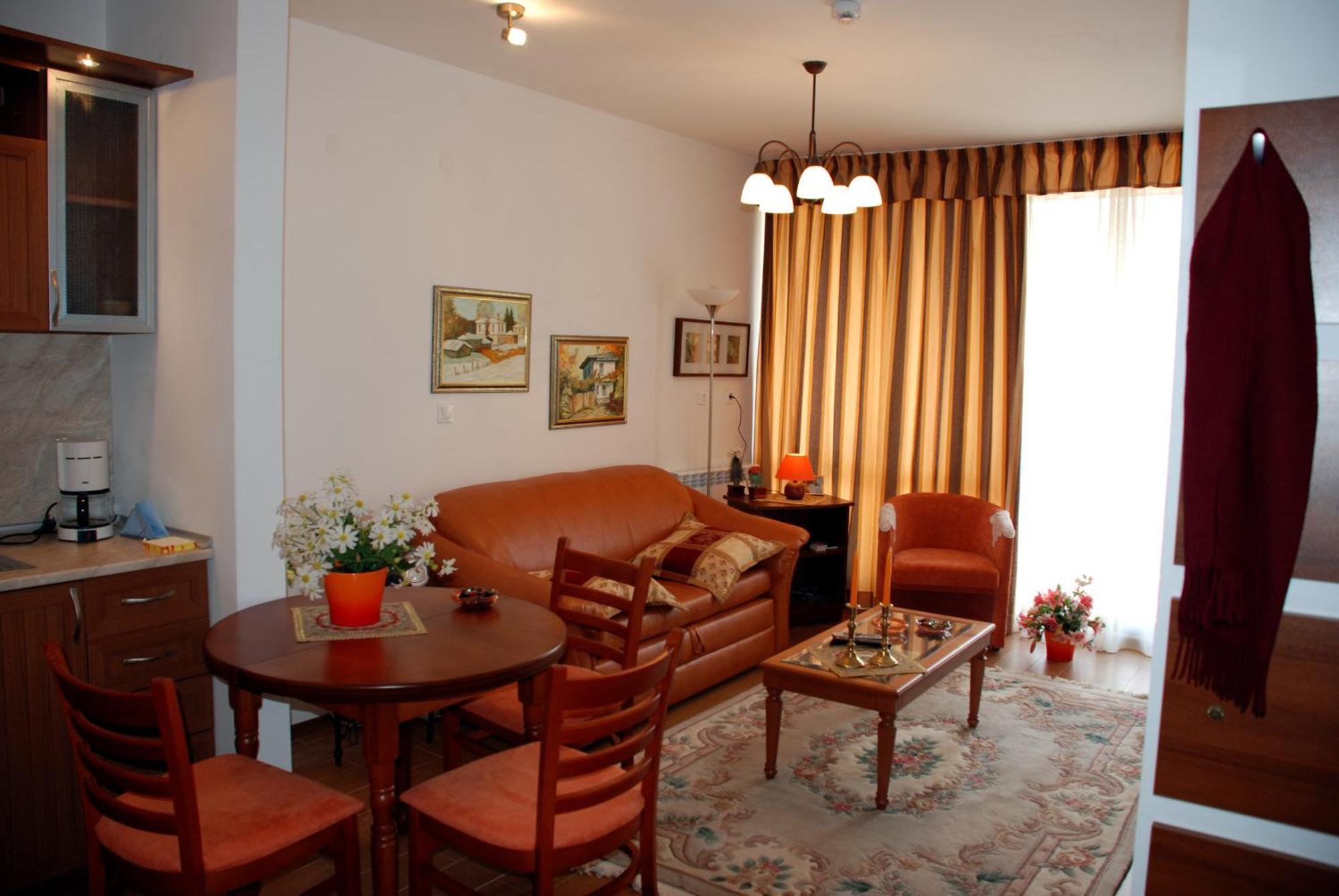 Elegant Lux Hotel 4*